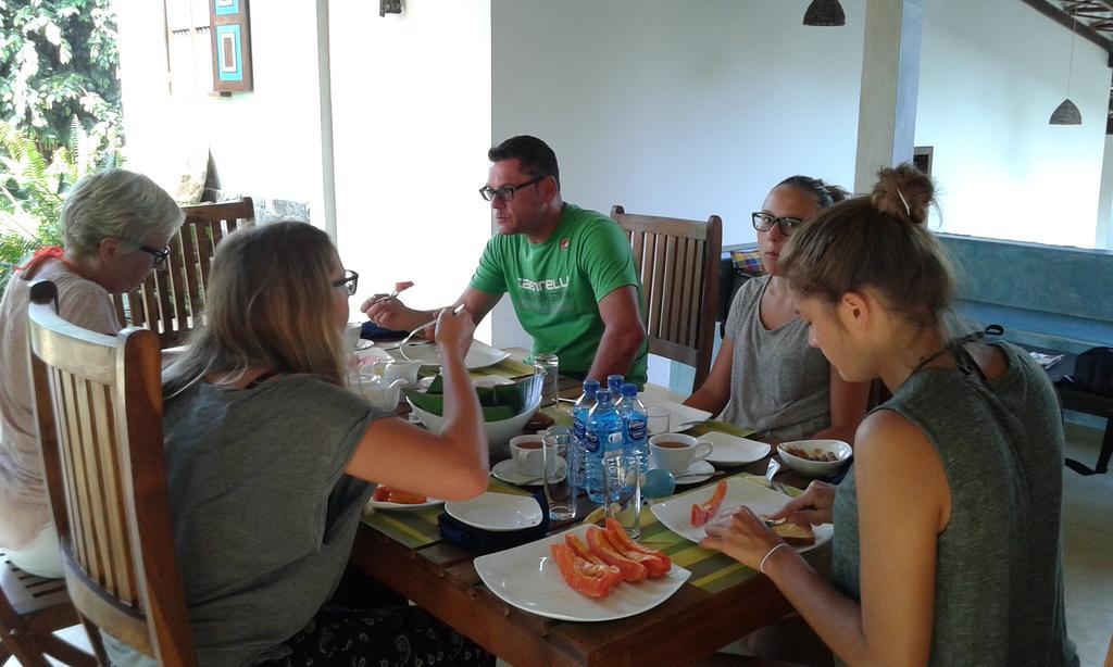 Garcinia Leaf Hotel Хикадува Екстериор снимка
