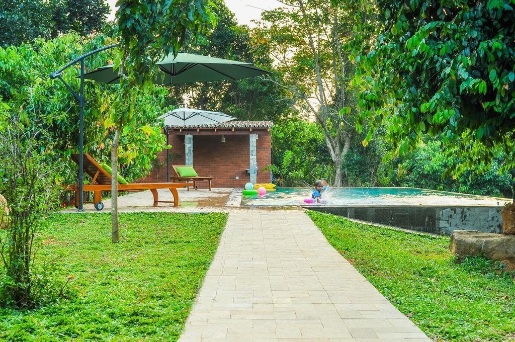 Garcinia Leaf Hotel Хикадува Екстериор снимка